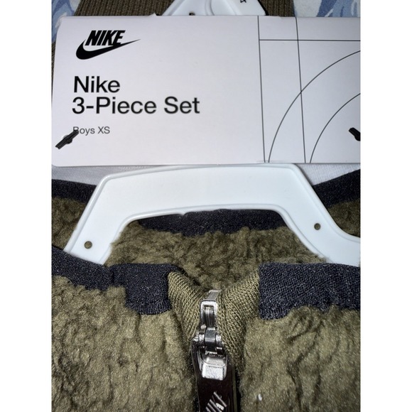 Boys Green Black Nike 3 Piece Set Size 4t New 86M632-G3F - Picture 3 of 8